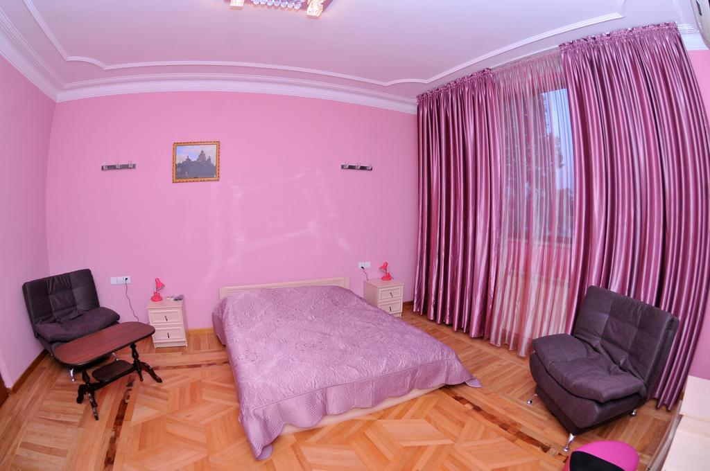 Hotel Relax Тбилиси Стая снимка