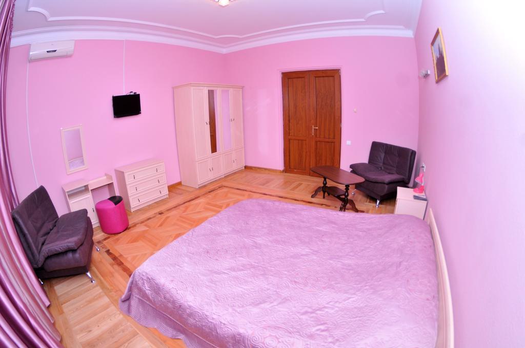 Hotel Relax Тбилиси Стая снимка