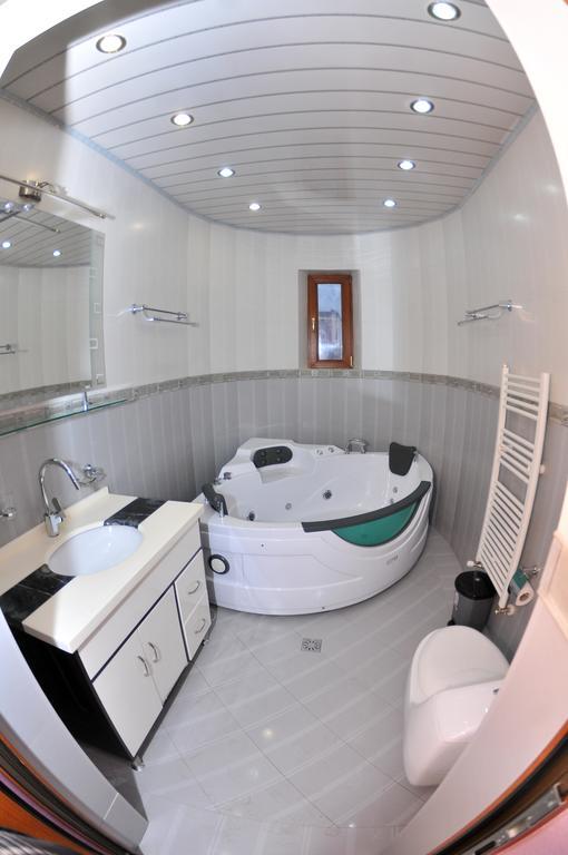 Hotel Relax Тбилиси Стая снимка