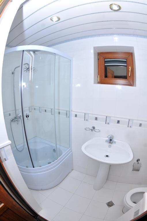 Hotel Relax Тбилиси Стая снимка