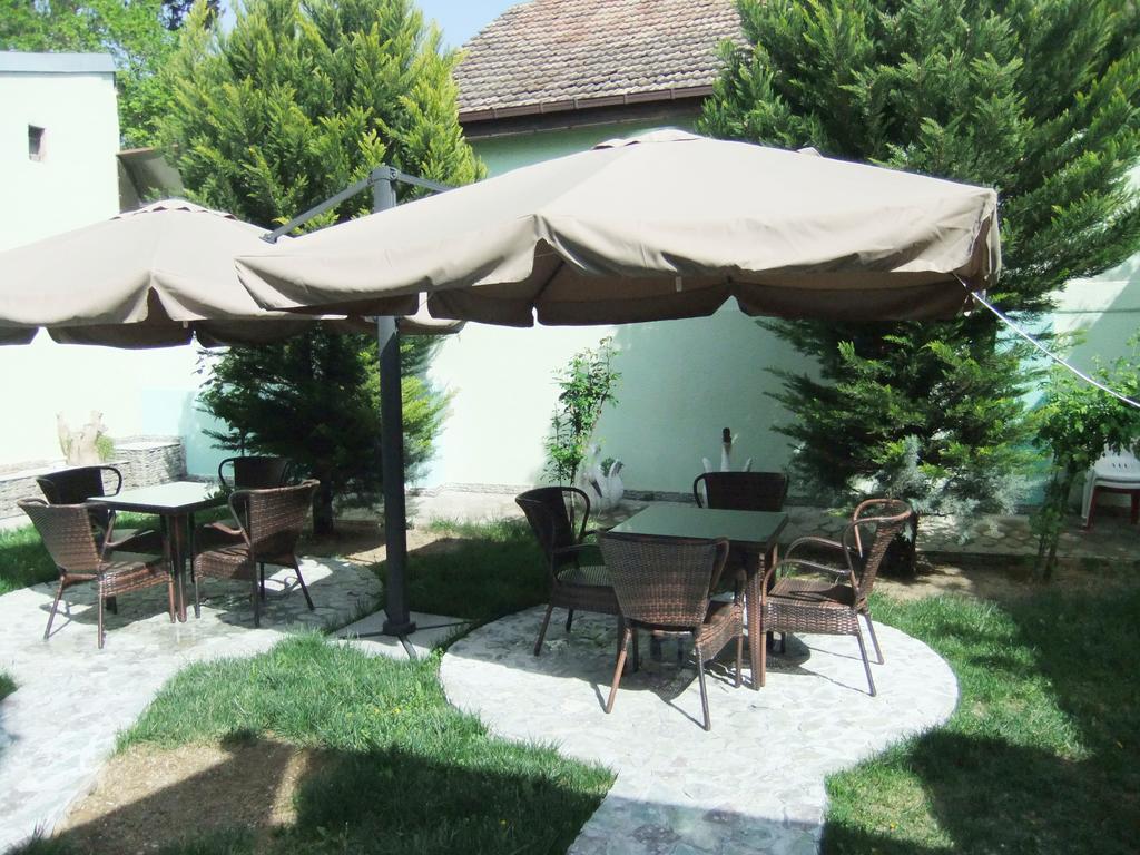 Hotel Relax Тбилиси Екстериор снимка